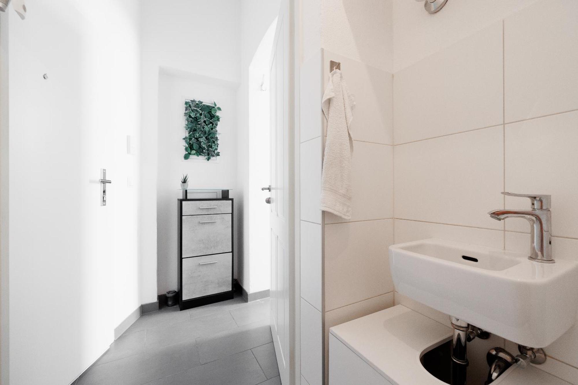 Modern City Apartment In Відень Екстер'єр фото