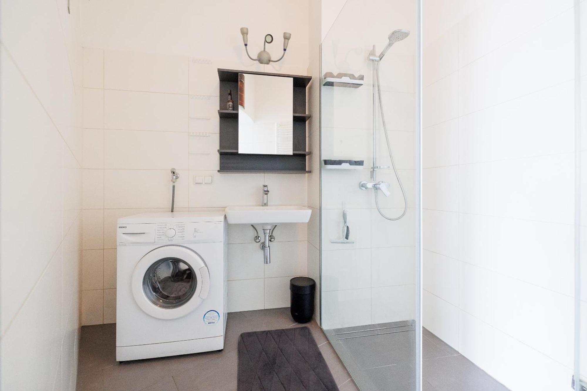 Modern City Apartment In Відень Екстер'єр фото