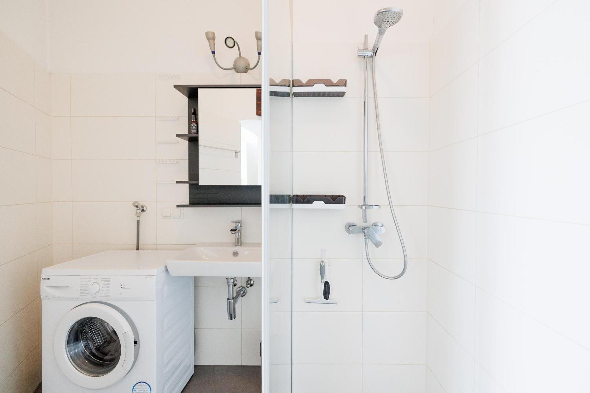 Modern City Apartment In Відень Екстер'єр фото